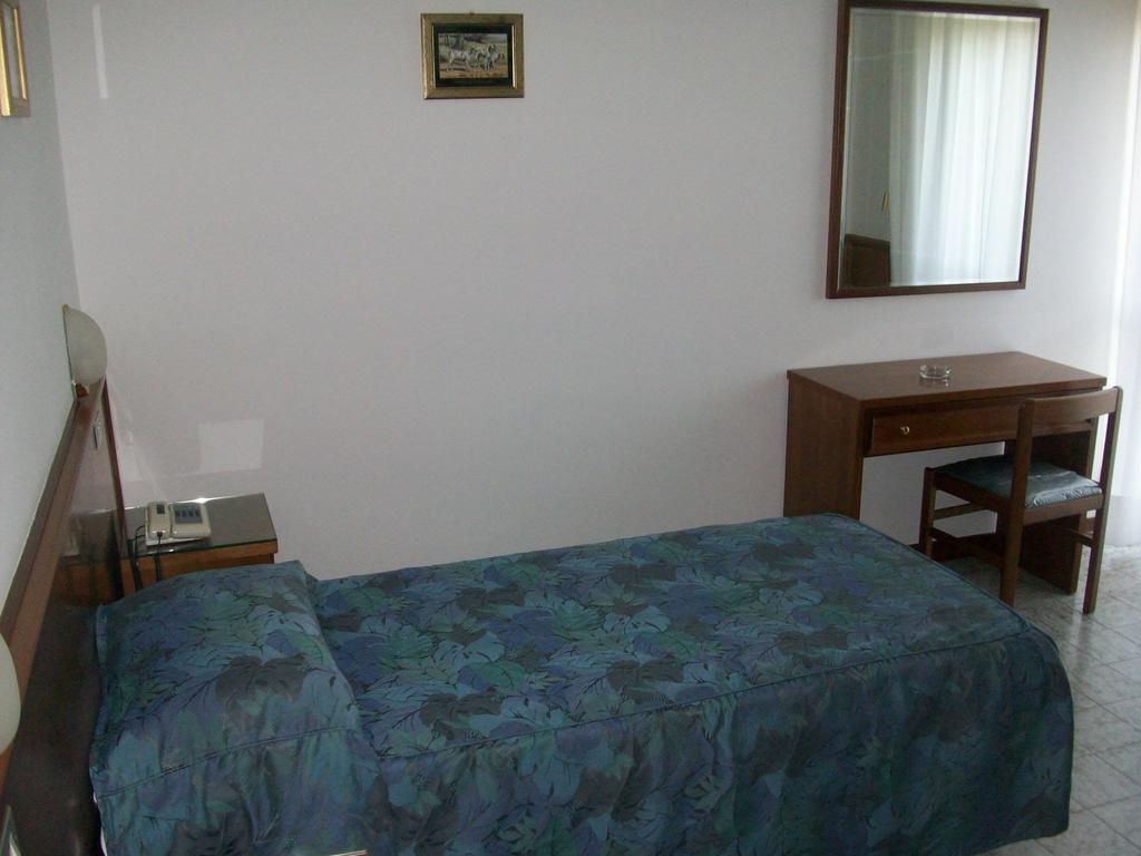 Hotel Santorotto Di Fabio Terrosi Sinalunga Room photo