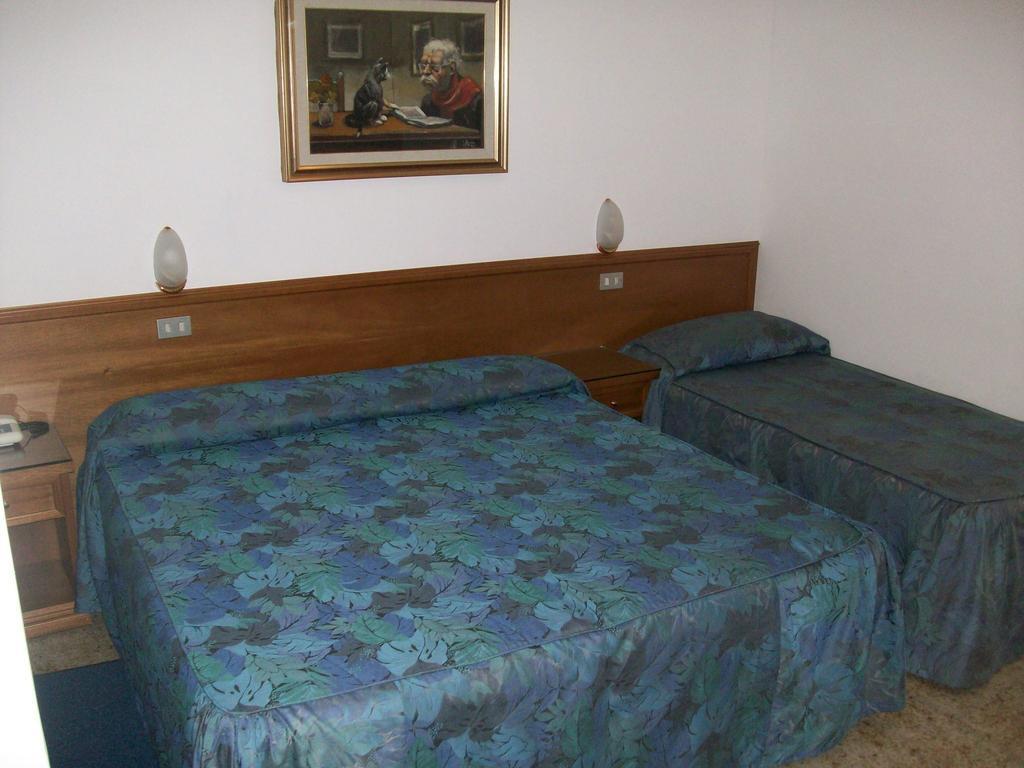 Hotel Santorotto Di Fabio Terrosi Sinalunga Room photo